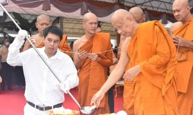 สมเด็จพระมหาวีรวงศ์ เททองหล่อพระประธานยิ้มรับฟ้า วัดบางหลวงหัวป่า