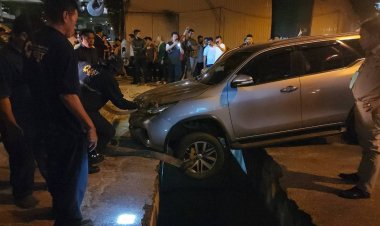 หนุ่มขับฟอร์จูนเนอร์เกือบตกบ่อพักน้ำเหตุถนนจตุรทิศทรุดตัว