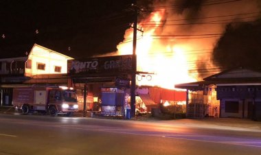ระทึก!ไฟไหม้ร้านขายยางรถยนต์ 2 ชม.วอด สูญ 6 ล้าน