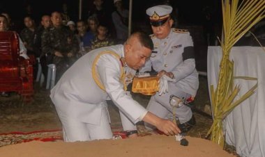 ในหลวงพระราชทานดินฝังศพ"อส.ทพ.แวหามะ วานิ"เหลื่อบึ้มนราฯ