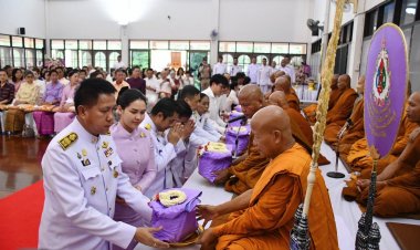 ผู้ว่าฯชลบุรีถวายกฐินพระราชทานวัดเขาหาดทราย