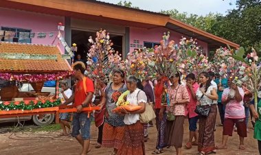 ตาเบิ้ลรถ!!เอาฤกษ์กลางงานกฐินคอหวยแห่ส่องเลขเด็ด