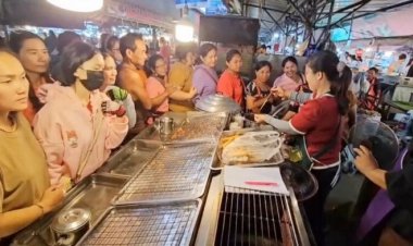 แจกแหลก! แม่ค้าปลาเผาดวงเฮงถูก 12 ล้าน  เผยสาวขายหวยหยิบส่งให้ช่วยซื้อ