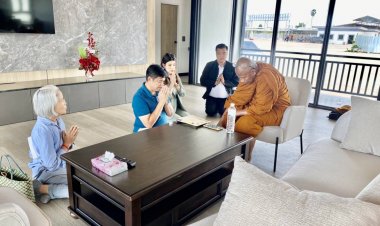 นักธุรกิจใจบุญ!'พ่อเลี้ยงหล้า'ถวาย 1 แสนสมทบทุนสร้าประตู้รั้วรอบวงเวียนพระเจ้าตาก