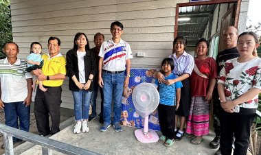 ‘ลุงหมอใจดีปี 2’ มอบความช่วยเหลือแก่เด็กๆ โรงเรียนบ้านสบเมย พร้อมมอบบ้านใหม่ให้น้อง ม.4 เด็กเรียนดี ที่ จ.แม่ฮ่องสอน