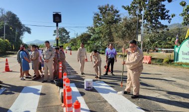 อุ้มผางลุยทำทางม้าลายหน้ารร.ชุมชนป้องอุบัติเหตุ