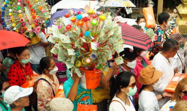 คลื่นศรัทธาแห่ร่วมงานกฐินวัดมหาวงษ์คับคั่งสมทบทุนบูรณะวัด