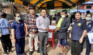 ฝ่ายปกครอง-กิ่งกาชาดแม่สอดมอบสิ่งของซับน้ำตาเหยื่อไฟไหม้บ้าน