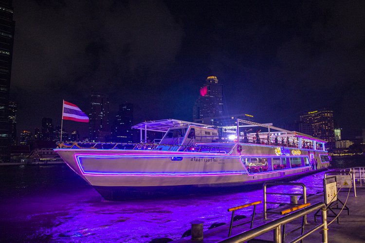 SMILE RIVERSIDE CRUISE ล่องเรือหรู ดินเนอร์อาหารเลิศรส ท่องสายน้ำเจ้าพระยามค่ำคืน