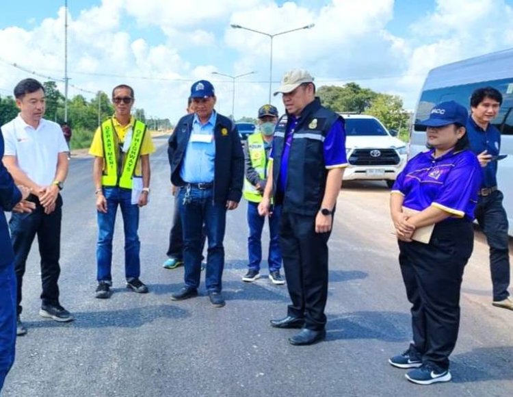 ป.ป.ช. พิจิตร ลงพื้นที่ตรวจสอบถนนงบ 394 ล้าน สร้างไป ปะไป ชาวบ้านข้องใจมาตรฐานอยู่ตรงไหน?