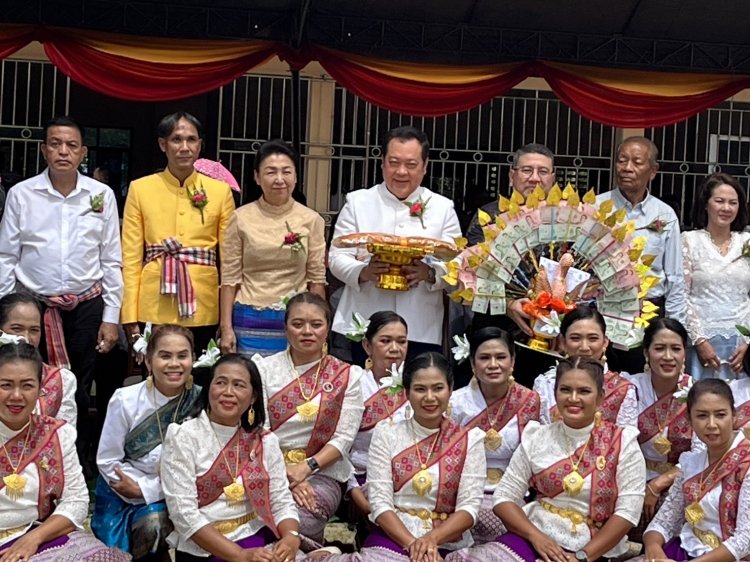 "ทวี สอดส่อง"พร้อมเลขาฯศอ.บต.ร่วม ทอดกฐินสามัคคี ที่ วัดโบราณสถิต