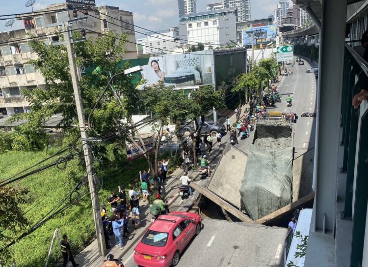 ระทึก!ถนนสุขุมวิททรุดตัว กลืนรถบรรทุก หายไปเกือบทั้งคัน