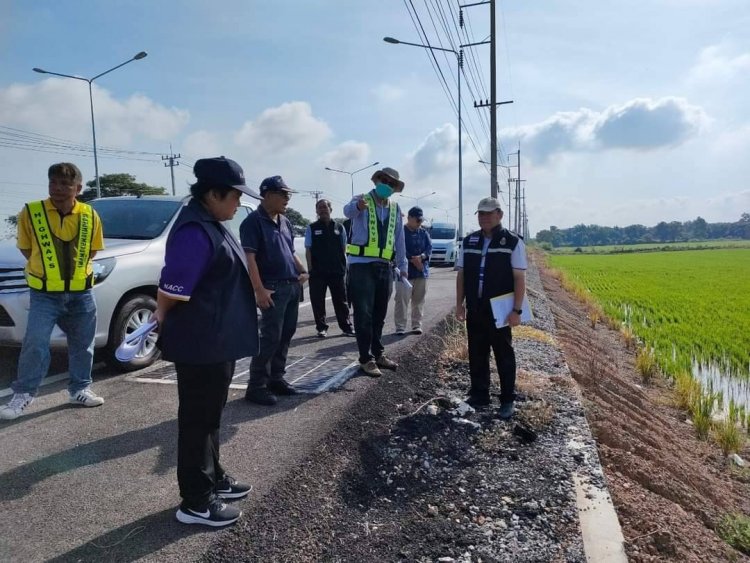 ป.ป.ช. พิจิตร ลงพื้นที่ตรวจสอบงบ 49 ล้านสร้างถนนทางหลวงเสร็จใช้ได้ไม่นานเจอรอยแตกร้าวซะแล้ว