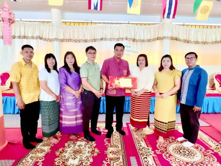 'ประธานไหม–ผู้ใหญ่หมี แม่สอด' ร่วมทอดกฐิน สำนักสงฆ์ไพรนาสนฑ์ บ้านปากห้วยแม่ปะ