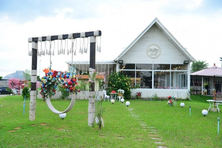 “บ้านเชือกคาเฟ่”ปทุมธานี โชว์บอลลูนยักษ์ สีสันสดใส สุดตระการตา รับลมหนาว