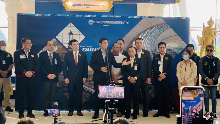 รมว. แรงงาน “พิพัฒน์” มอบเลขาฯอารี รับแรงงานไทย 17 รายจากอิสราเอล หลังได้รับการปล่อยตัวอย่างปลอดภัย