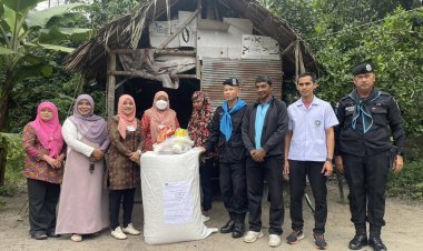 จิตอาสาศูนย์ประสานการแพทย์มอบที่นอนให้ผูัป่วยติดเตียงที่ยะลา