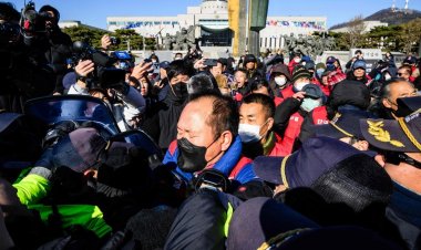 ม็อบฟาร์มสุนัขเกาหลีใต้ปะทะเดือดตำรวจไม่เห็นด้วยห้ามเปิบเนื้อแอ๋ง