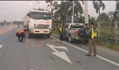 บก.ทล.สกัดจับรถพวง 2 ฝ่าฝืนกม.ลอบบรรทุกดินน้ำหนักเกิน