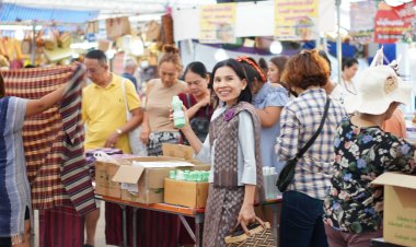 พช.ขอนแก่นออกบูธขายสินค้า OTOP ในเทศกาลไหมนานาชาติ