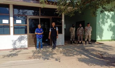 นอภ.ท่าสองยางสั่งกำชับกำลังพลอส.ป้องกันลักลอบหนีออกจากศูนย์อพยพบ้านแม่หละ