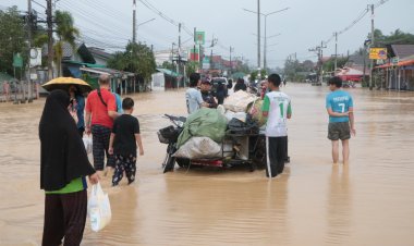นราธิวาสอ่วม ท่วมหนักรอบ 100 ปี ชาวบ้านเดือดร้อนไร้ที่อยู่ 13 อำเภอ