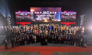 J&C Stairs Of Success Award ฉลองก้าวที่ยิ่งใหญ่สู่ก้าวลำดับขั้นแห่งความสำเร็จ