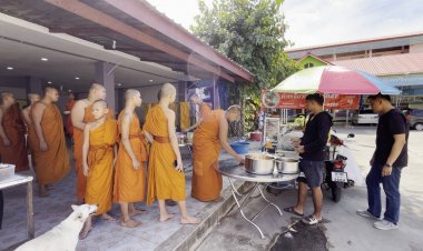 มิติใหม่ทำบุญ!คนขอนแก่นเหมาเตี๋ยวไก่มะระถวายเพลพระทั้งวัดเสริมมงคลชีวิตรับปีใหม่