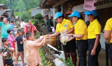 ผบ.พล.ร.15 ยกกำลังพลลงพื้นที่ซับน้ำตาเหยื่อน้ำท่วมนราธิวาส