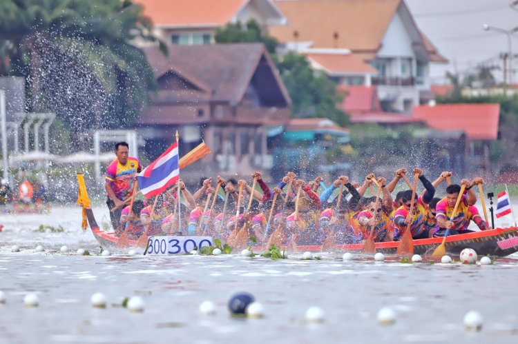 ปิดฉากยิ่งใหญ่แข่งขันเรือยาวชิงถ้วยพระราชทานปทุมธานี