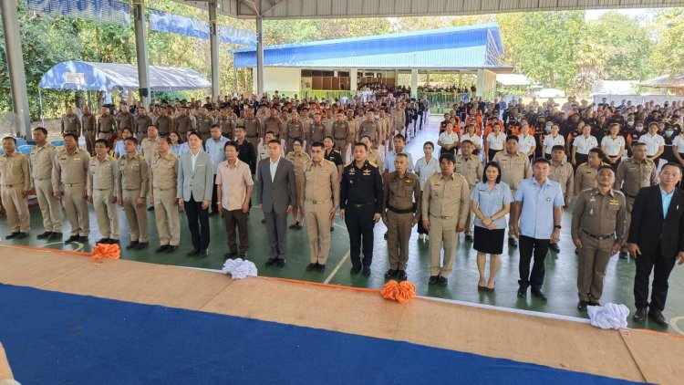 พ่อเมืองศรีสะเกษ จับมือ บิ๊กหลวง ประกาศแตกหักยาเสพติด