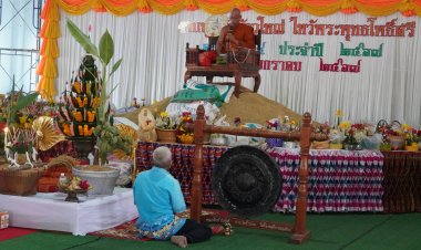 ผู้ว่าฯศรีสะเกษเปิดงานบุญประเพณีบุญกุ้มข้าวใหญ่ไหว้พระพุทธโพธิ์ศรี