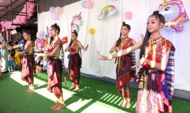 สีสันวันเด็กแห่งชาติ ผู้ปกครองแต่งชุดนักเรียน ร้อง เต้น กับเด็กสนุกสนาน