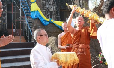 ชาวอำนาจเจริญพร้อมใจยกฉัตรพระเจดีย์หินพันล้านก้อน