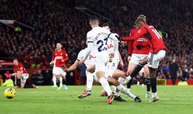 มันหยด!"ผีแดง"ยิงขึ้นนำ 2 ครั้ง 2 ครา "ไก่"ไล่เจ๊าเฉย