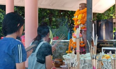 คอหวยแห่ส่องเลขเด็ดศาลพ่อเฒ่าขุนด่านโคราชหลังขอพรสมหวังทั่วหน้า