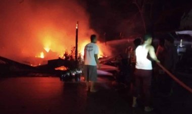 ระทึก!เพลิงไหม้ร้านก๋วยเตี๋ยวและร้านค้าชุมชนดอนลานผักไห่วอด