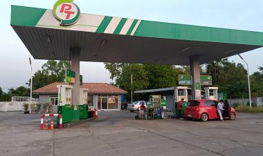 น้ำมันแพง ผัวเมียแสบ เติมเต็มถัง 1.5 พันเบี้ยวไม่จ่ายซิ่งหนี เด็กปั๊มรับกรรมแทน