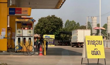 รถรอคิวยาวเหยียด"ลาว"เผชิญกับวิกฤติขาดแคลนน้ำดีเซลอีก