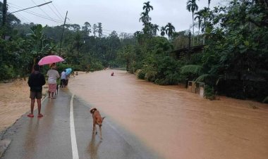 ฝนถล่มท่วมฉับพลันสุคินรินซ้ำอีกระลอกดินสไลด์ปิดทางเข้าหมู่บ้านตัดขาดโลกภายนอก