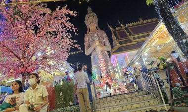 คลื่นประชาชนนับพันแห่ขอพรพระพันปี-ปู่ท้าวเวชสุวรรณวัดประทุมบูชา
