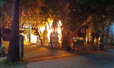 ระทึก!มือถือระเบิดไฟไหม้กุฎิสามเณรที่วัดอารามหลวงอำนาจเจริญวอด