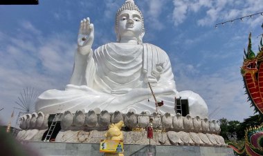 สายบุญ คอหวย แห่ขอเลขเด็ด 3 ปูท้าวเวชสุวรรณ 3 วัดดังปราจีนฯ
