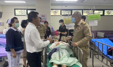 ระทึก!รถรับส่งนักเรียนชัยภูมิหลักหลบจยย.พลิกคว่ำเจ็บกว่า 19 คน