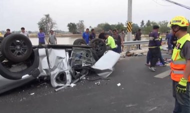 กระบะซิ่งท้านรกเสียหลักหลุดโค้งข้ามพลิกคว่ำหลายตลบชนรถสวนทางดับ 1 สาหัส 1