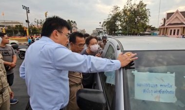 ระทึก!สาวใหญ่เครียดใช้คัตเตอร์จ่อคอขังตัวในรถร้องขอความเป็นธรรมกับผู้ว่าฯชัยภูมิ