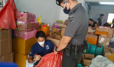 ทลายแหล่งเก็บสินค้าปลอมแบรนด์ดังส่งผู้ค้ารายใหญ่ในตลาดเช้าสำเพ็ง