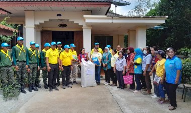 คณะแม่ทัพภาคที่ 4 ลงพื้นที่มอบยารักษาแผลกดทับชาวบ้านนราธิวาส