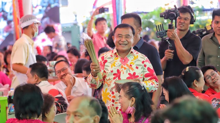 คนดังเมืองปทุมแห่ร่วมงานวันเกิด 'ชาญ พวงเพ็ชร์' ซุปเปอร์แมนเมืองปทุมฯหนุน ทวงคืนเก้าอี้นายก อบจ.