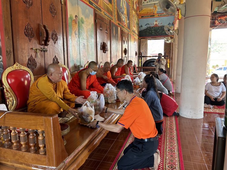 เครือข่ายแหล่งข่าวสายศรัทธาธรรมตระเวณทำบุญปีใหม่ทั่ววัดในเขต อ.จุน